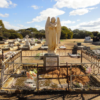 Grave of Kate & Richard Fullerton at Perenjori Cemetery